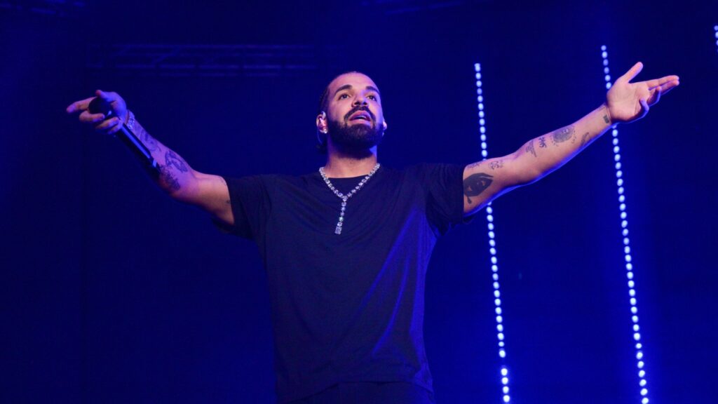drake-to-drop-‘scary-hours-3’-at-midnight