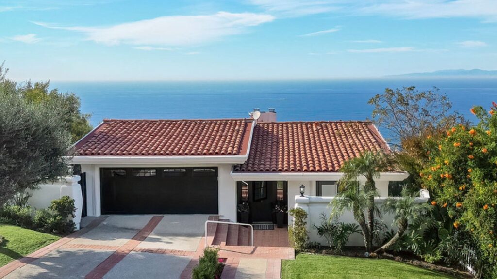 ex-usc-coach-alex-grinch-lists-$4.45-million-home-weeks-after-firing