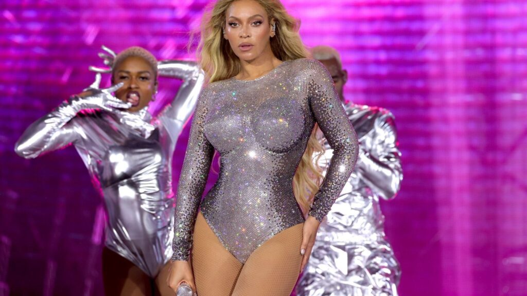 beyonce’s-‘renaissance’-film-premiere-was-raw,-emotional-fun