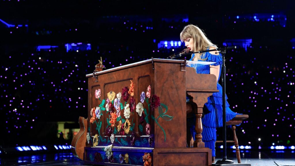 see-taylor-swift-debut-‘now-that-we-don’t-talk’-live-in-sao-paulo