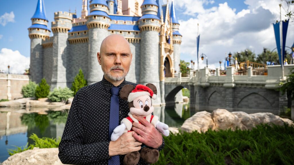 watch-smashing-pumpkins-confound-viewers-with-christmas-performance-at-walt-disney-world