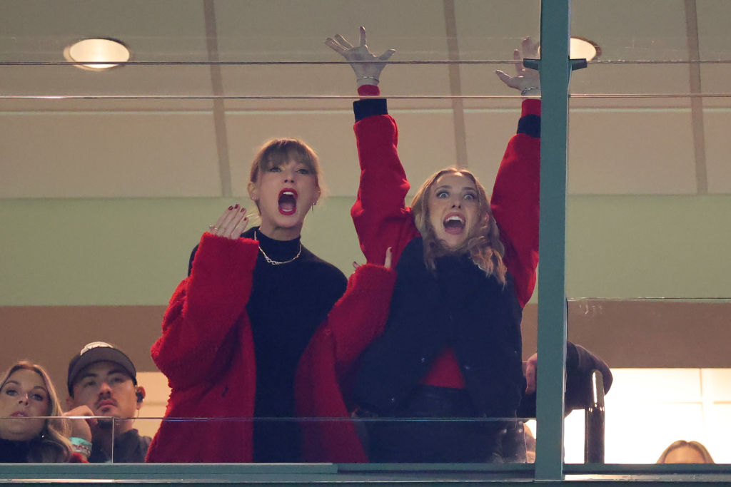 taylor-swift-supports-travis-kelce-at-packers-chiefs-game