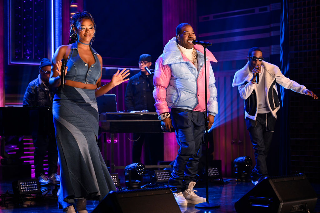 watch-busta-rhymes-showcase-medley-of-‘the-statement,’-‘legacy’-on-‘fallon’