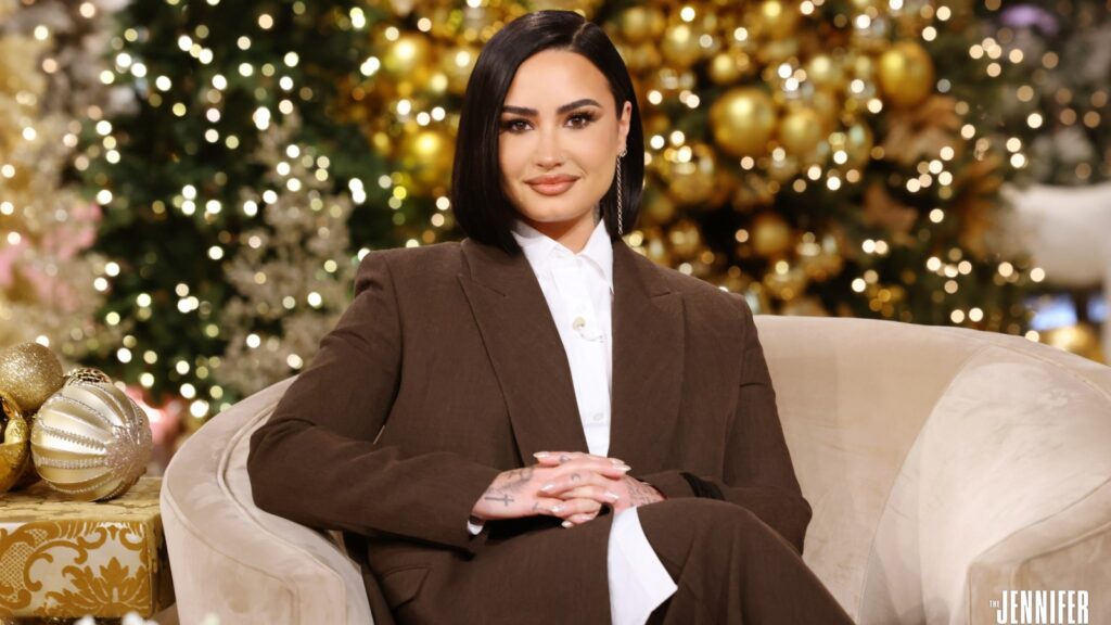 see-demi-lovato-and-jennifer-hudson-sing-a-holiday-inspired-riff-off