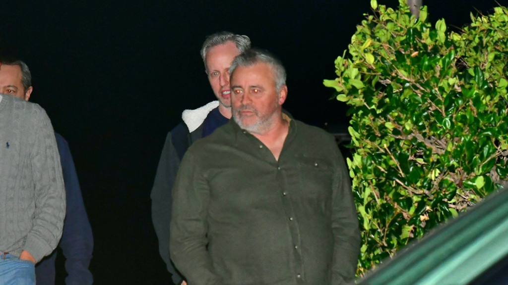 matt-leblanc-steps-out-for-dinner-with-pals-after-matthew-perry-death