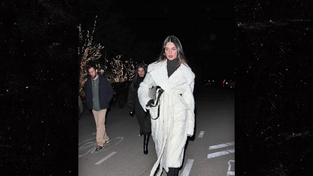 kendall-jenner-has-dinner-with-justin,-hailey-bieber-after-bad-bunny-split