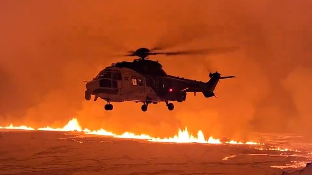 iceland’s-new-volcano-erupts,-lights-up-sky-with-molten-rock,-lava-flows