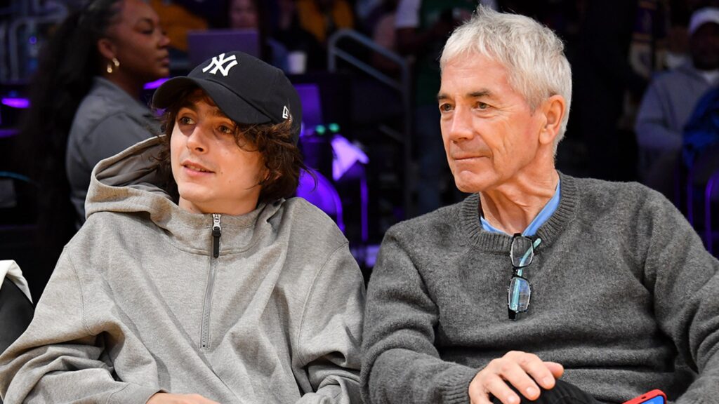 timothee-chalamet-attends-lakers-game-with-his-dad,-kylie-jenner-mia